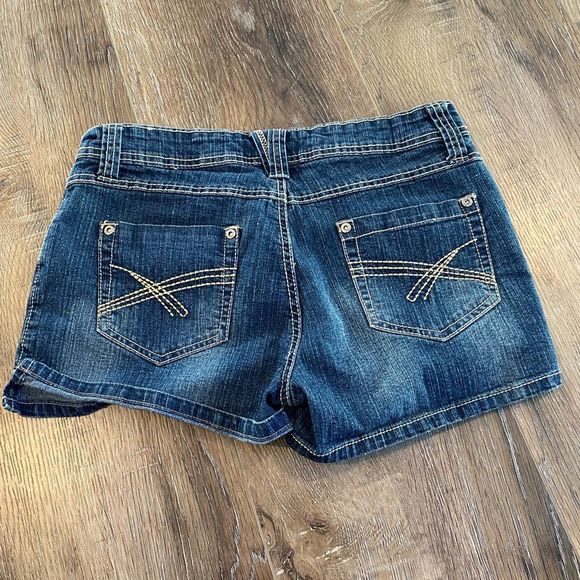 Sweet Jeans Shorts - Picture 2 of 3